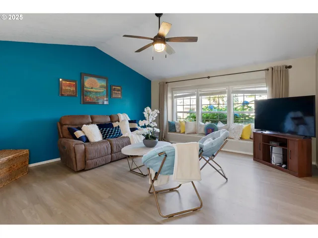 $535,000 | 387 Southeast 7th Avenue, Canby, OR 97013