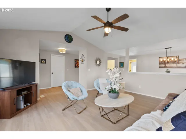 $535,000 | 387 Southeast 7th Avenue, Canby, OR 97013