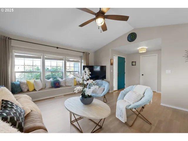 $535,000 | 387 Southeast 7th Avenue, Canby, OR 97013