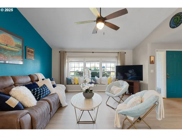 $535,000 | 387 Southeast 7th Avenue, Canby, OR 97013