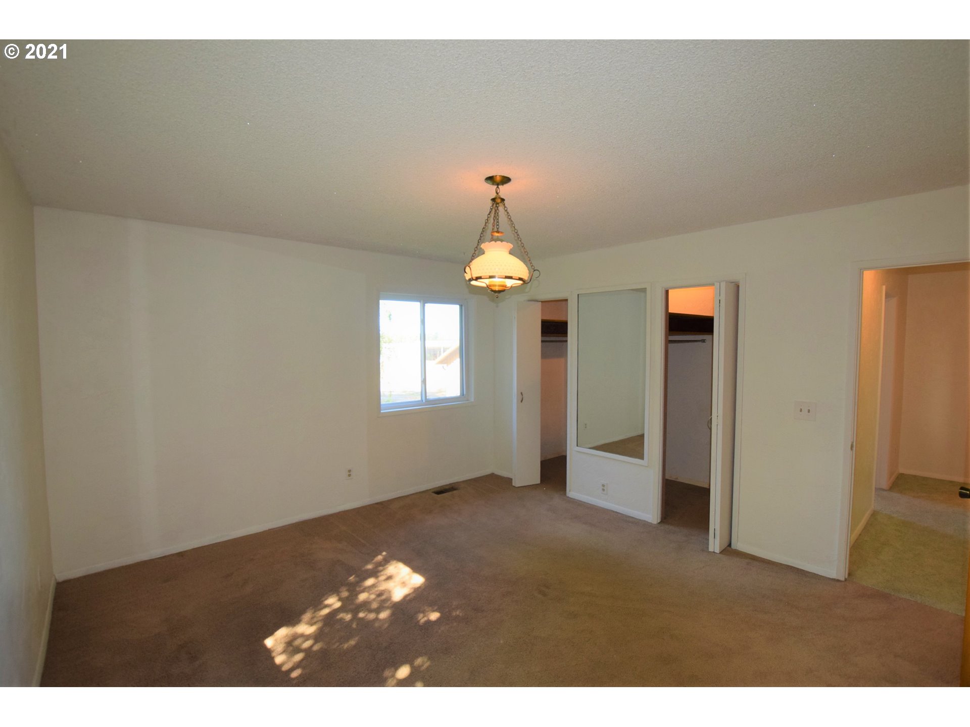 10107 South Kraxberger Road Canby, OR 97013 - Photo 14 of 32 a view of an empty room with a window