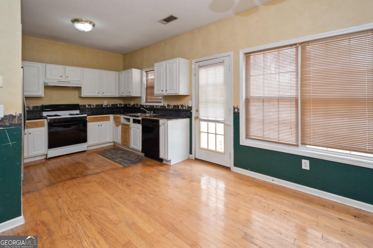 11203 Knotty Pine Place Hampton, GA 30228 - Photo 4 of 16