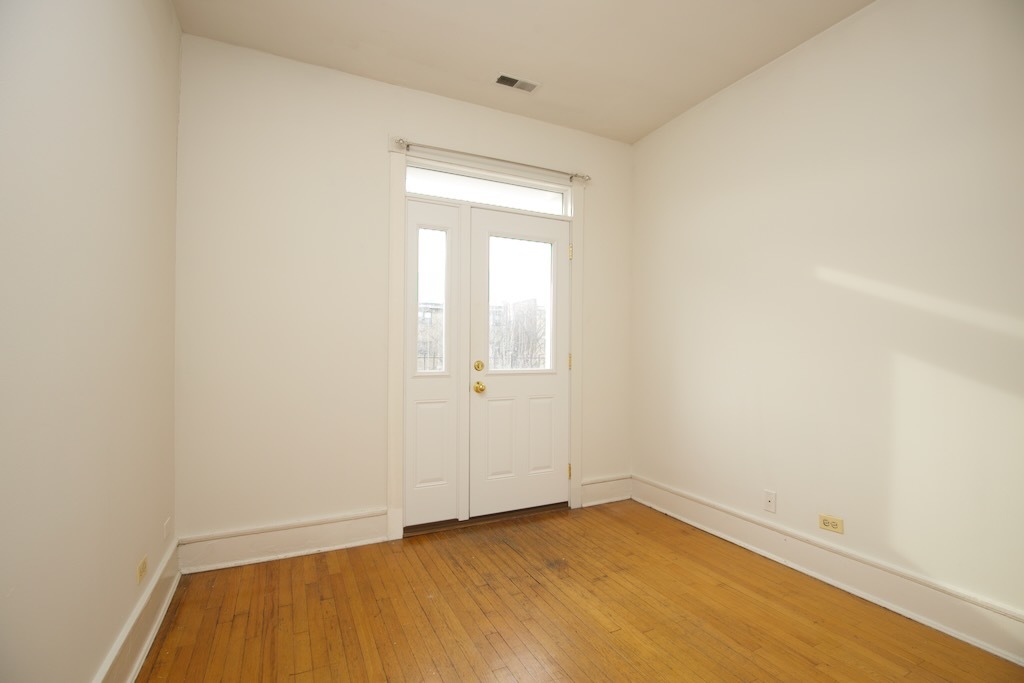 6717 North Sheridan Road, Unit 3S Chicago, IL 60626 - Photo 12 of 20 a view of an empty room