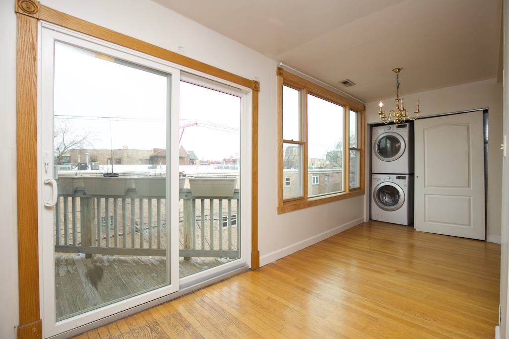 6717 North Sheridan Road, Unit 3S Chicago, IL 60626 - Photo 8 of 20 a view of a room with window and hardwood