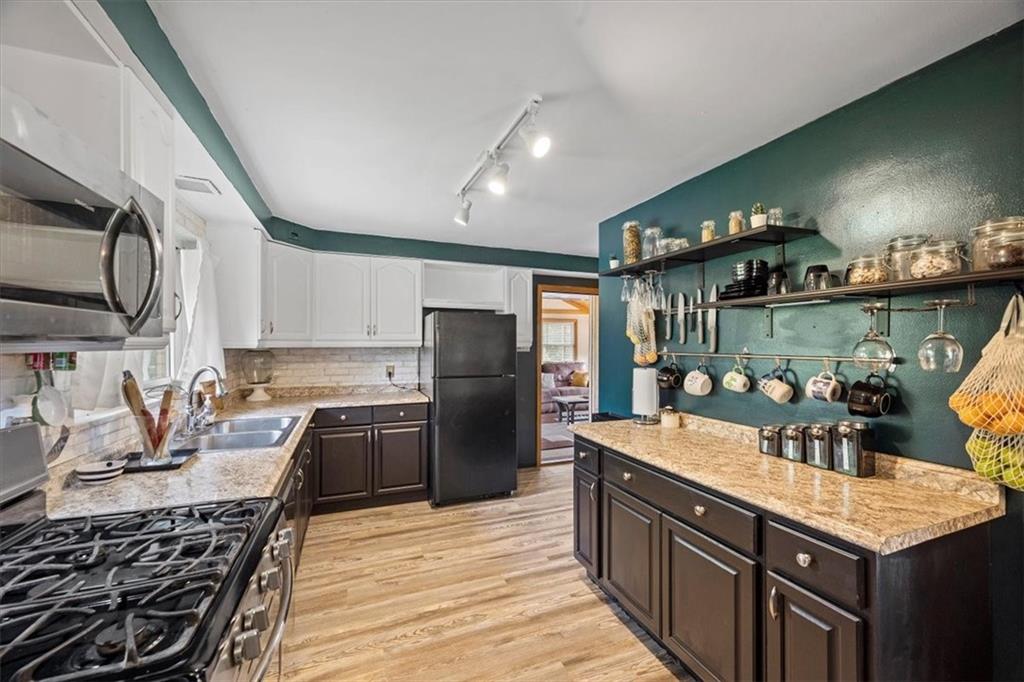 101 Forest Grove Road Coraopolis, PA 15108 - Photo 8 of 28 Gallery Image 8