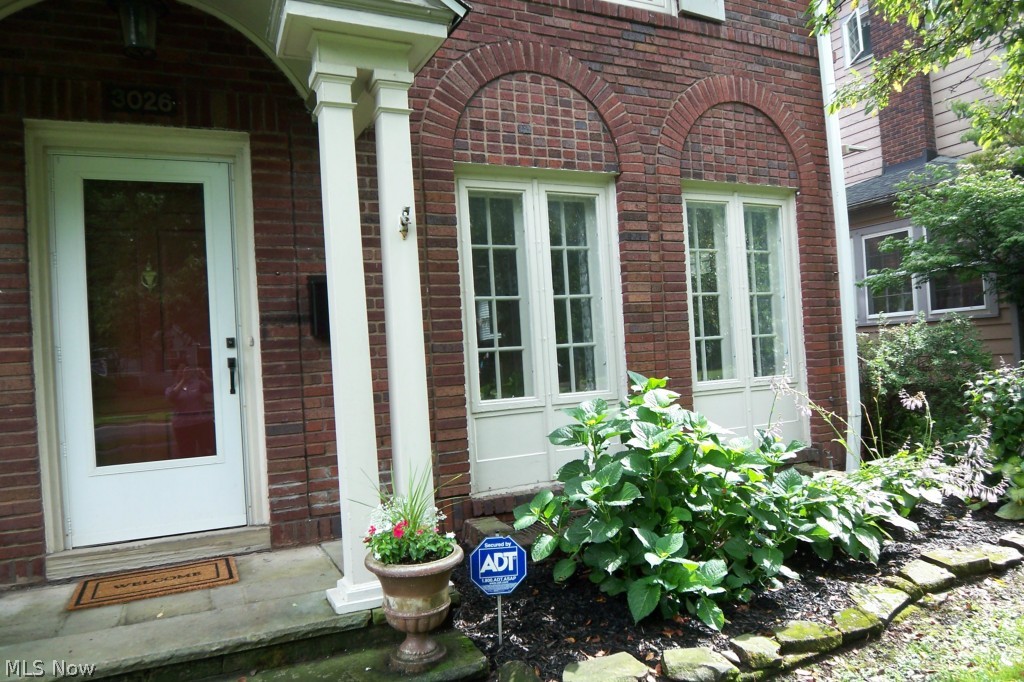 3026 Coleridge Road Cleveland, OH 44118 - Photo 3 of 25