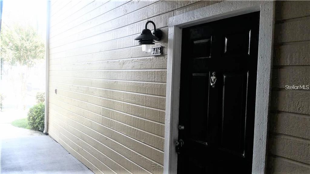 1049 South Hiawassee Road, Unit 3416 Orlando, FL 32835 - Photo 3 of 22 a close view of a closet