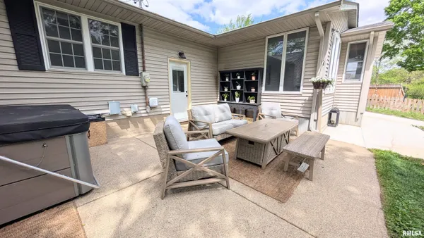 $279,900 | 804 Hilldale Avenue, Washington, IL 61571