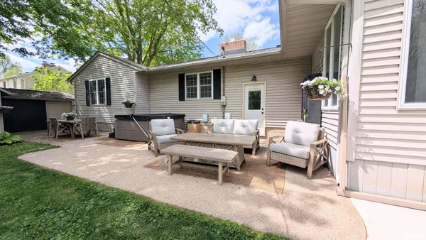 $279,900 | 804 Hilldale Avenue, Washington, IL 61571