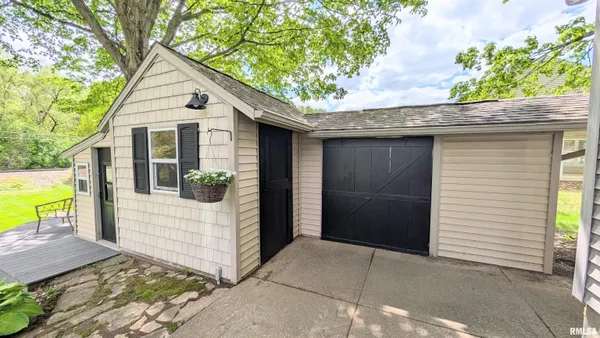 $279,900 | 804 Hilldale Avenue, Washington, IL 61571