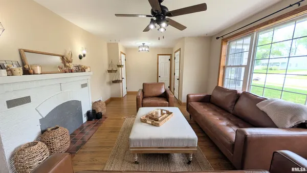 $279,900 | 804 Hilldale Avenue, Washington, IL 61571