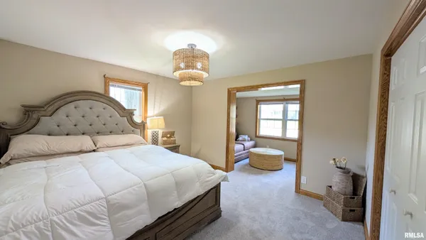 $279,900 | 804 Hilldale Avenue, Washington, IL 61571