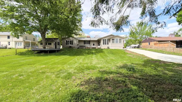 $279,900 | 804 Hilldale Avenue, Washington, IL 61571