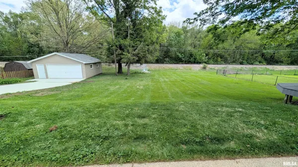$279,900 | 804 Hilldale Avenue, Washington, IL 61571