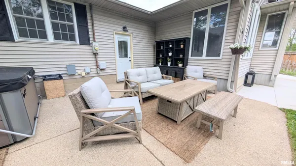 $279,900 | 804 Hilldale Avenue, Washington, IL 61571