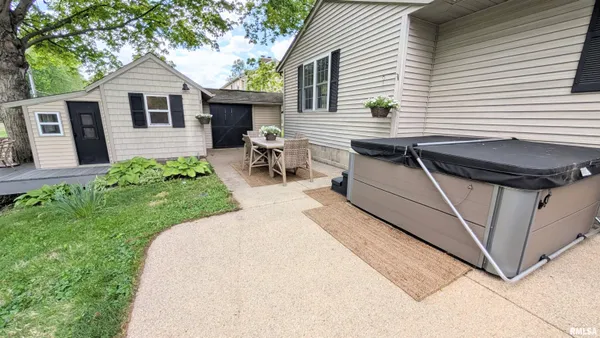 $279,900 | 804 Hilldale Avenue, Washington, IL 61571
