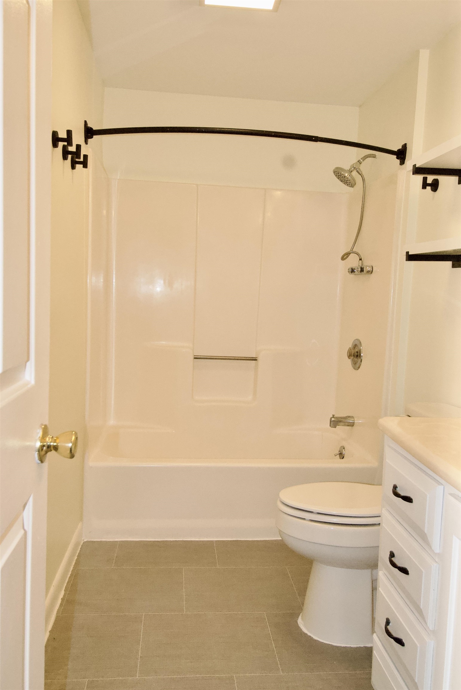 23 Old Stagecoach Road, Unit 5 Epping, NH 03042 - Photo 8 of 18
