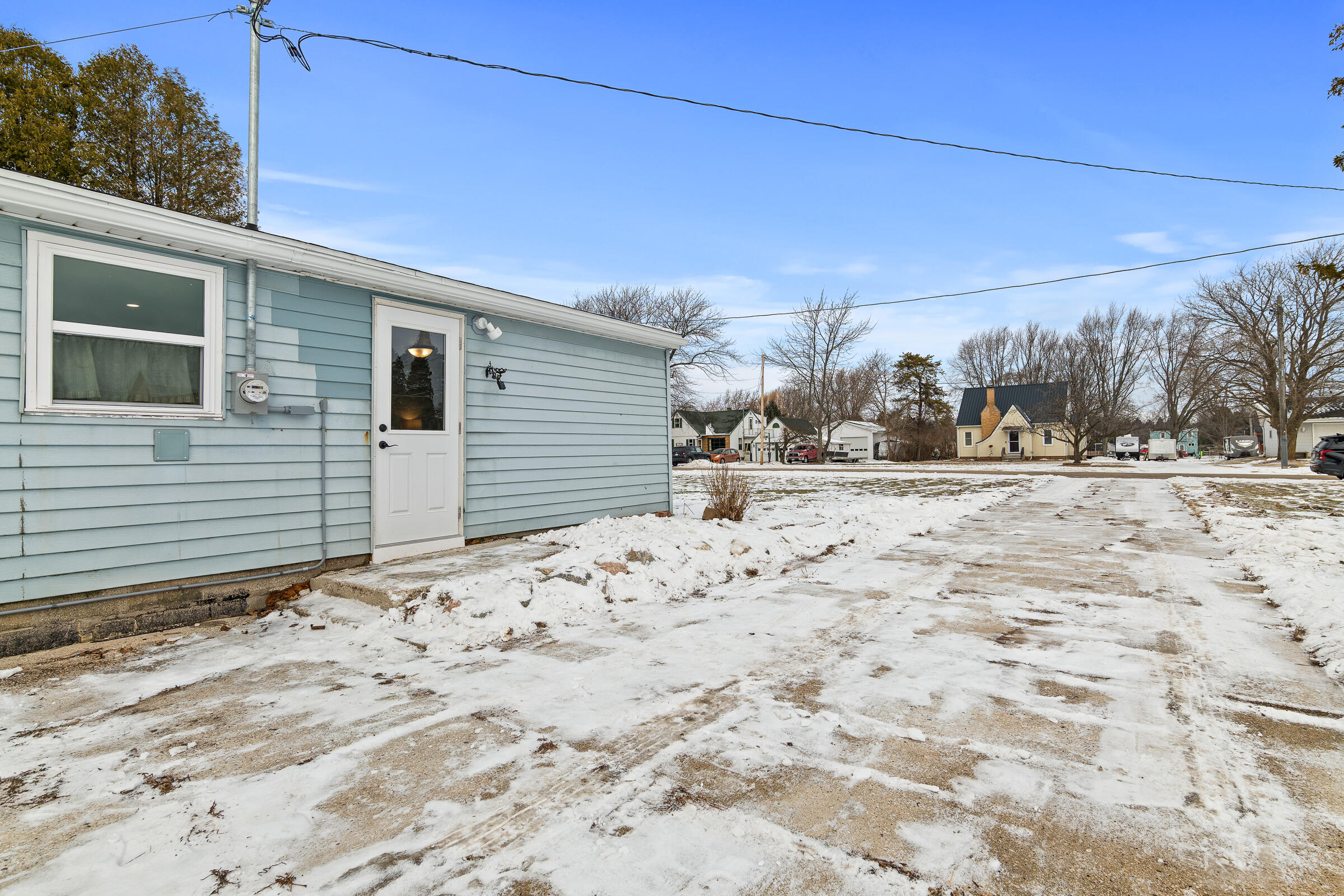 331 East Washington Avenue Cleveland, WI 53015 - Photo 16 of 21 East Side Driveway