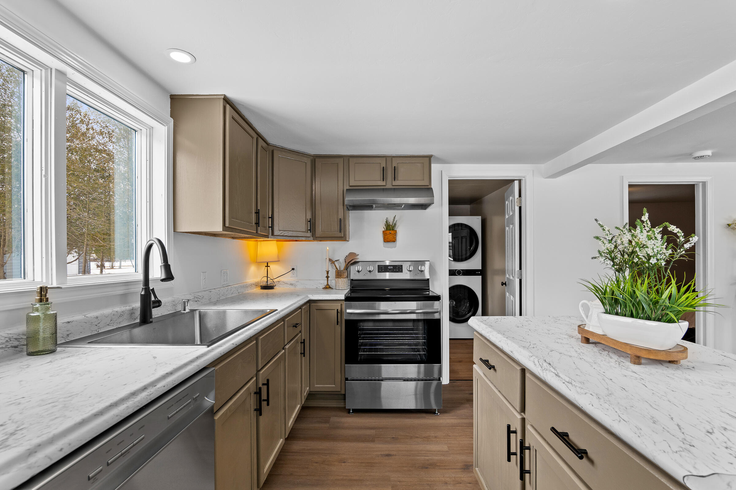 331 East Washington Avenue Cleveland, WI 53015 - Photo 2 of 21 Great Counter Space