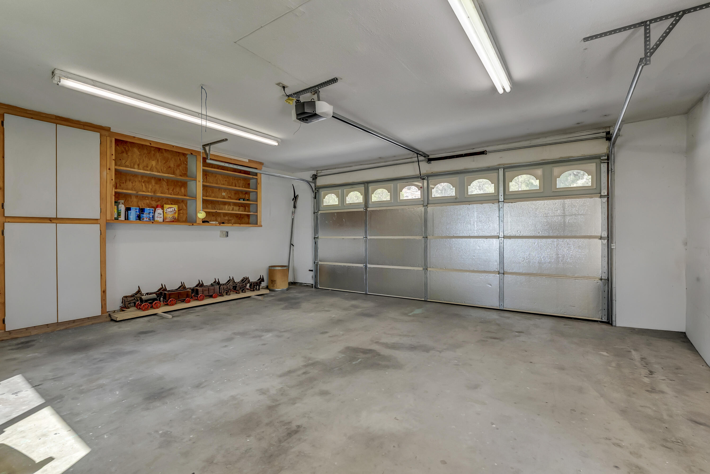 18002 320th Road Springville, CA 93265 - Photo 43 of 56 a view of a room with gym equipment