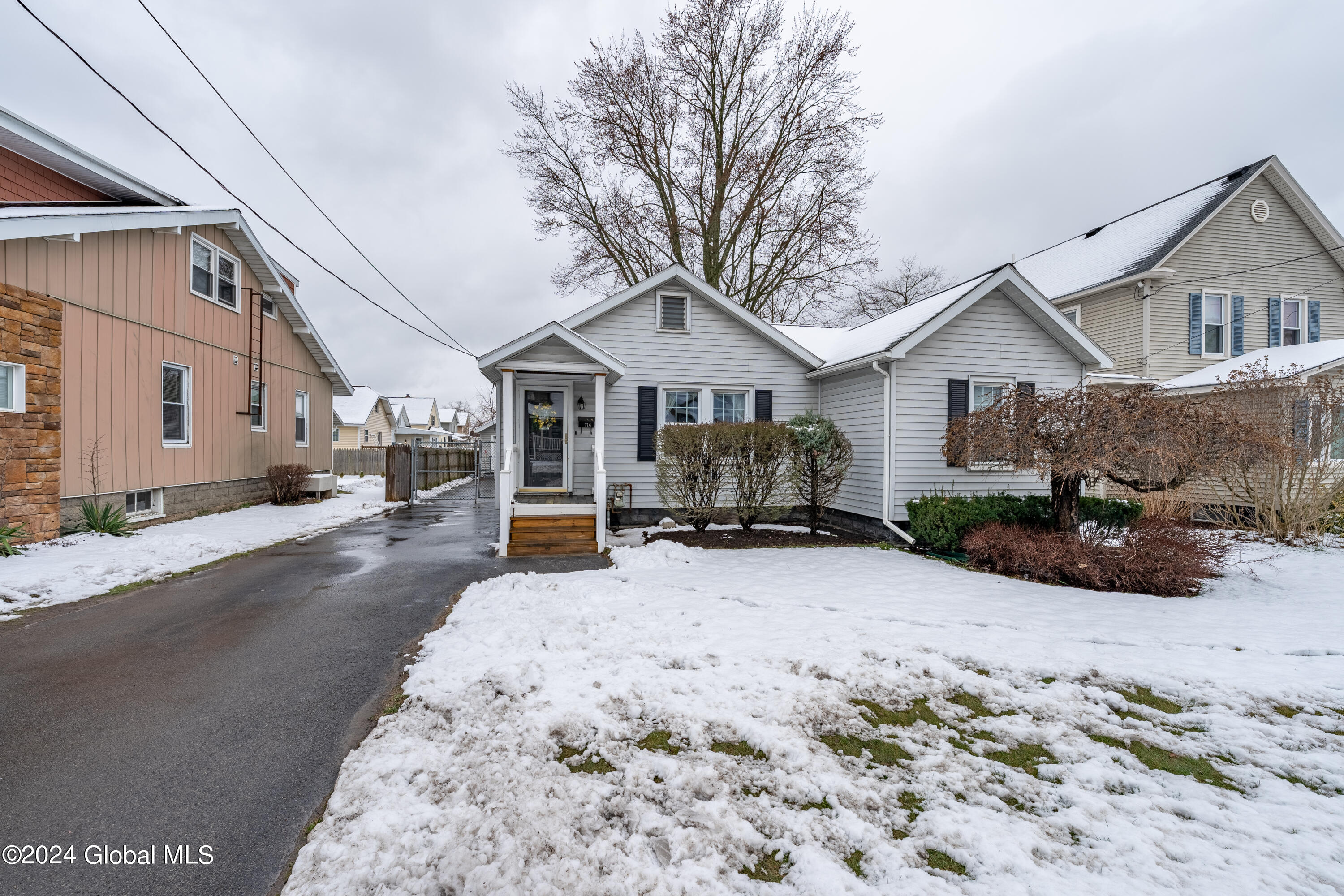 714 Curry Road Rotterdam, NY 12306 - Photo 1 of 22 DSC07475-HDR