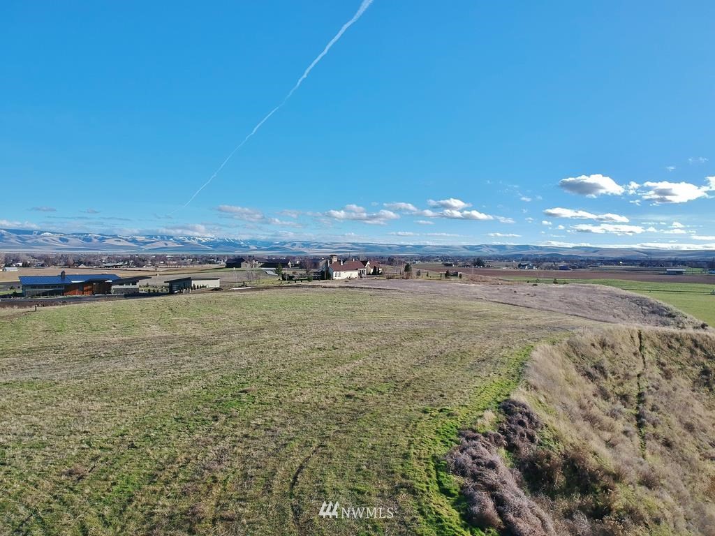 103 Red Hawk Road Walla Walla, WA 99362 - Photo 1 of 6