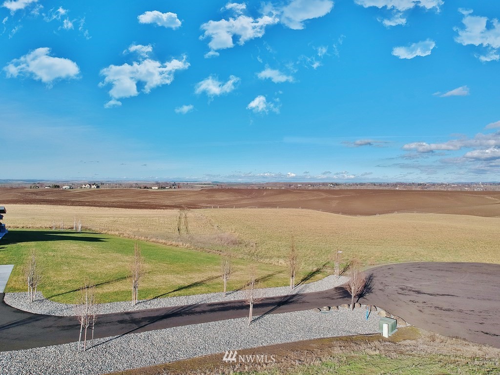 103 Red Hawk Road Walla Walla, WA 99362 - Photo 2 of 6