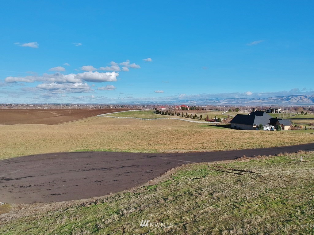 103 Red Hawk Road Walla Walla, WA 99362 - Photo 3 of 6