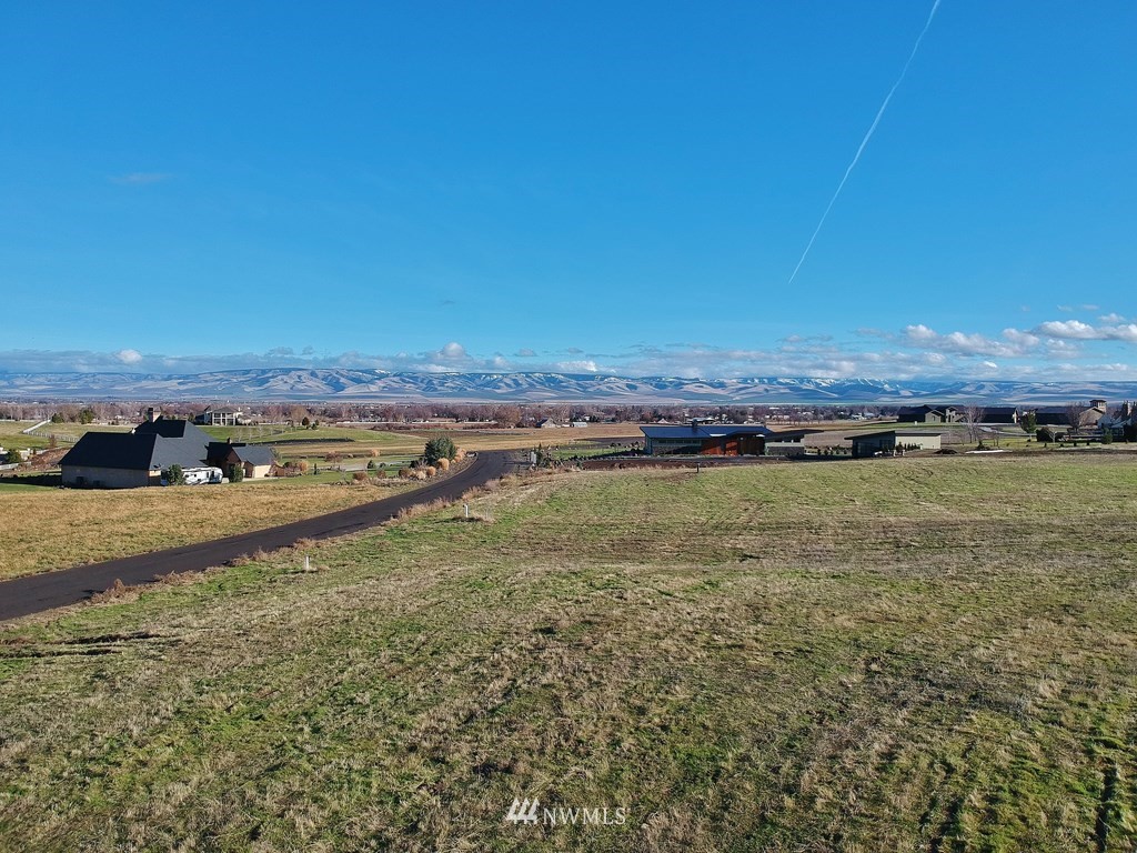 103 Red Hawk Road Walla Walla, WA 99362 - Photo 4 of 6