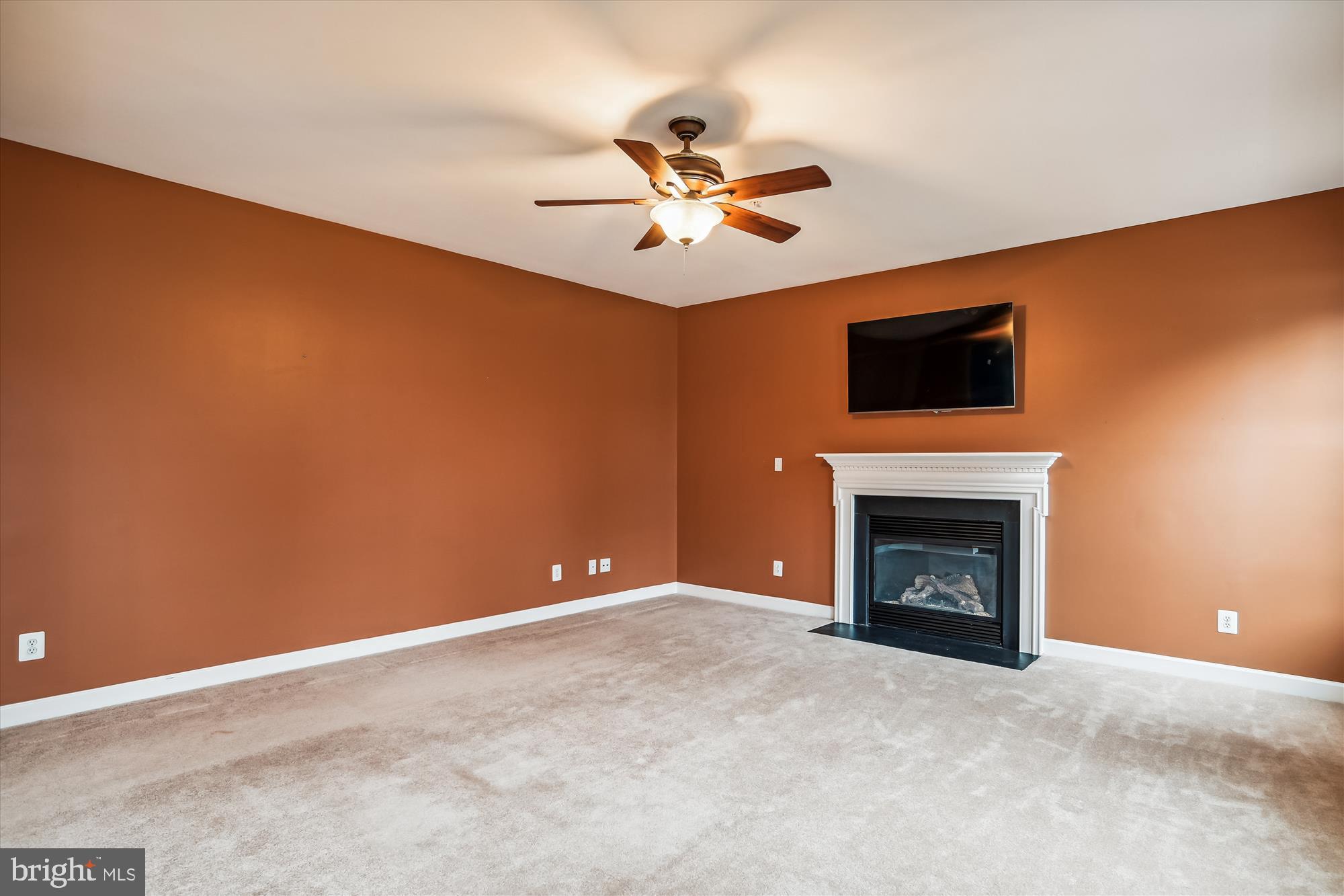 102 Holly Road Edgewater, MD 21037 - Photo 25 of 72 FamilyRoom