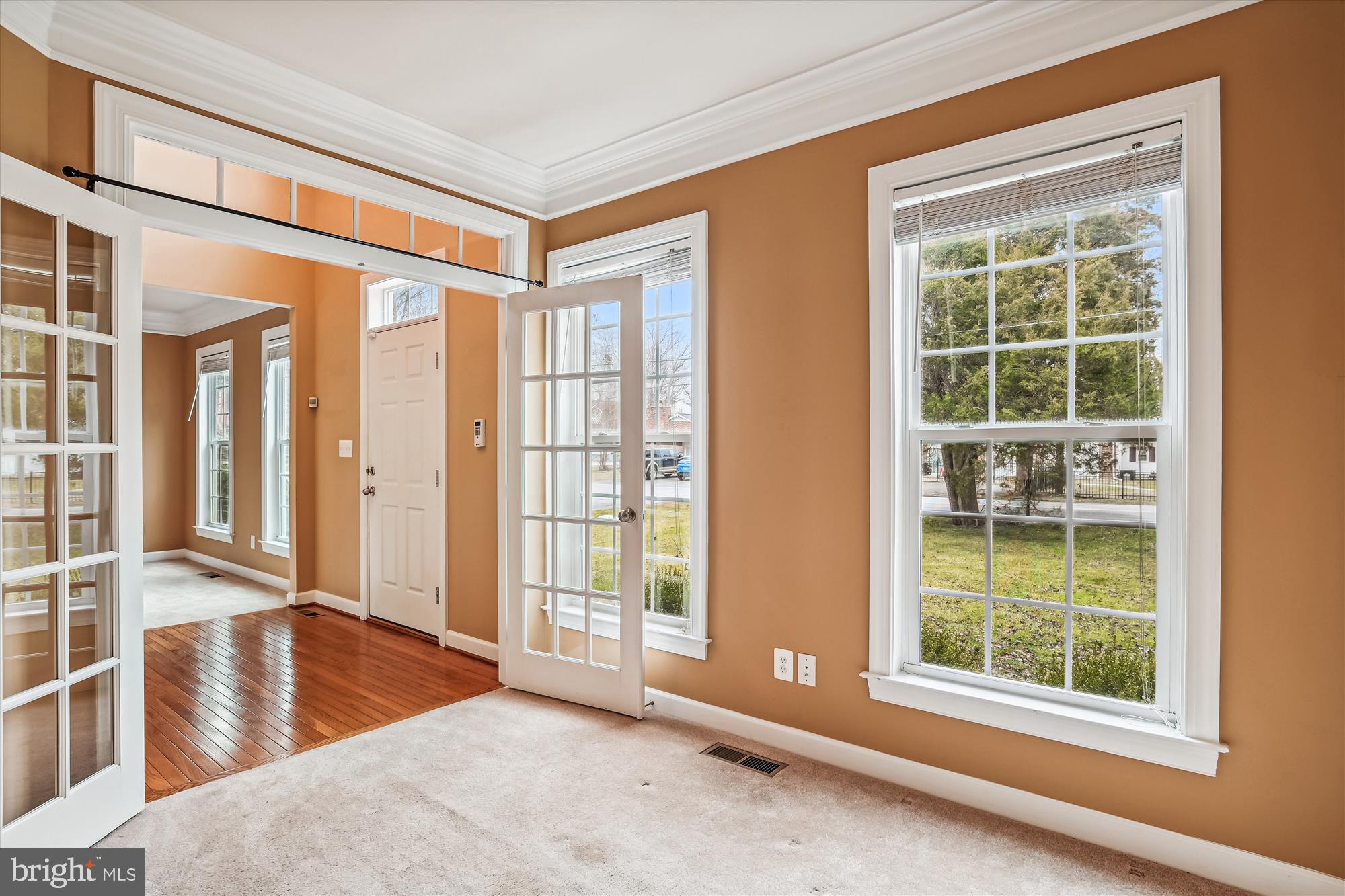 102 Holly Road Edgewater, MD 21037 - Photo 5 of 72 A bright office space