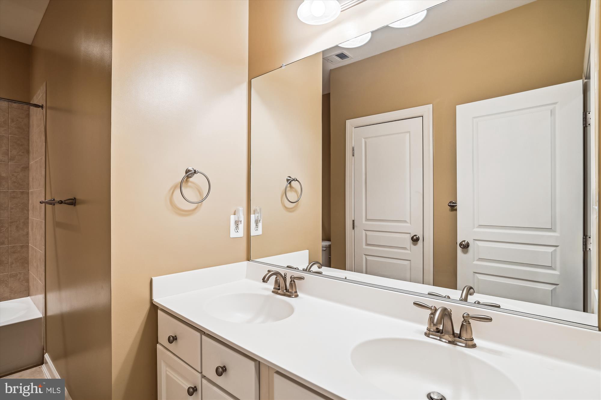 102 Holly Road Edgewater, MD 21037 - Photo 57 of 72 Upper Level Hall Bath
