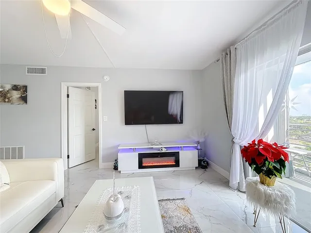 $2,250 | 2731 Northeast 14th Street Causeway, Unit 812, Pompano Beach, FL 33062