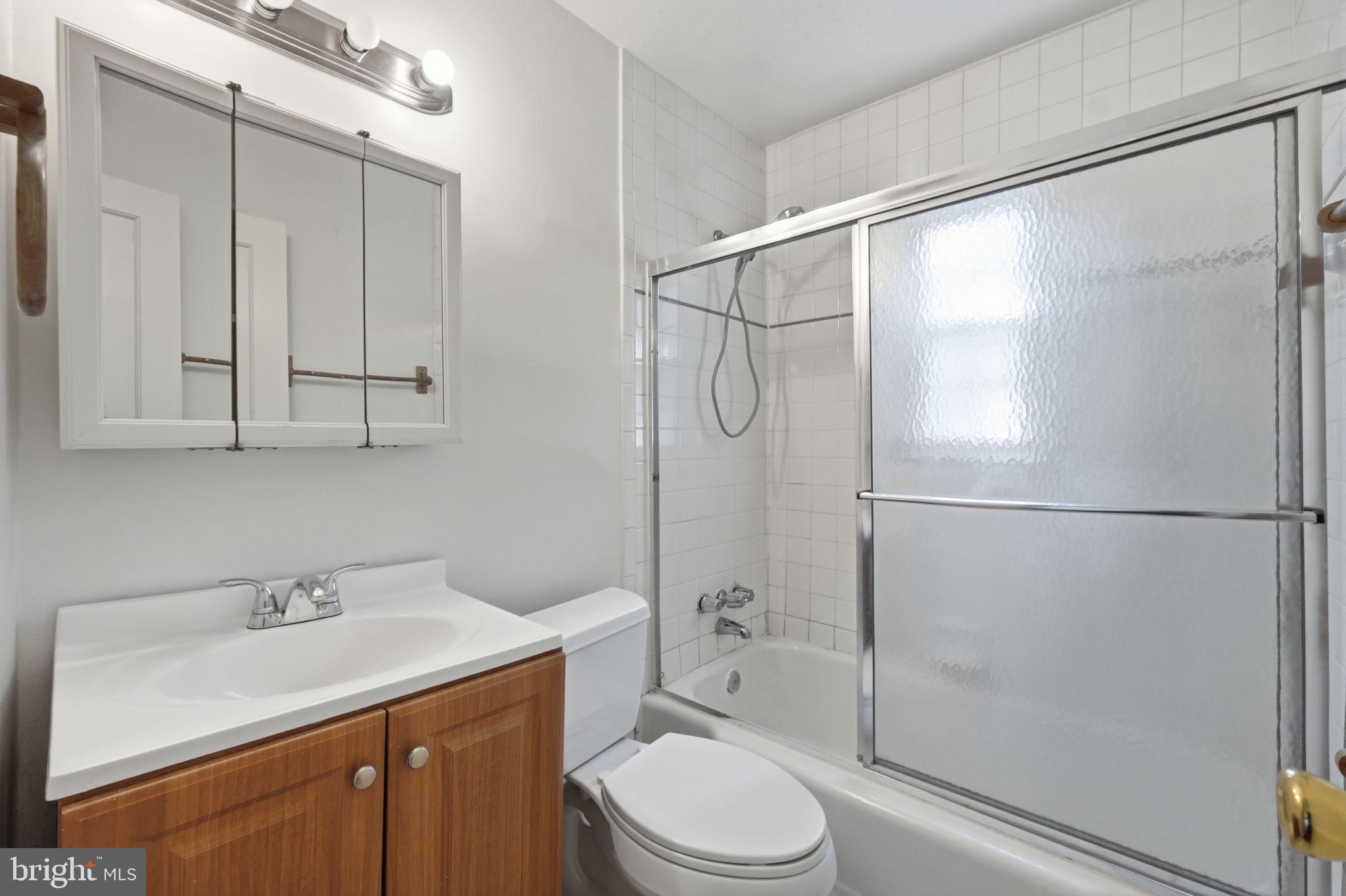 2911 Weisman Road Silver Spring, MD 20902 - Photo 10 of 21 Full Bathroom