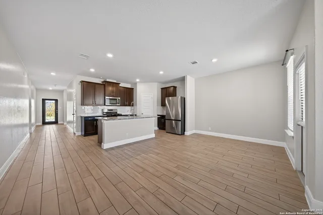 $2,050 | 402 Singing Brook, Cibolo, TX 78108