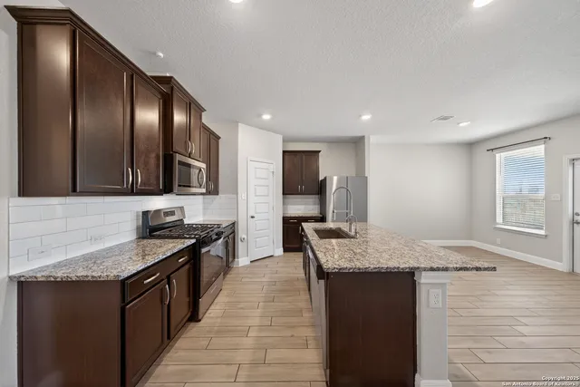 $2,050 | 402 Singing Brook, Cibolo, TX 78108