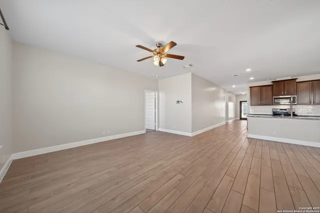 $2,050 | 402 Singing Brook, Cibolo, TX 78108