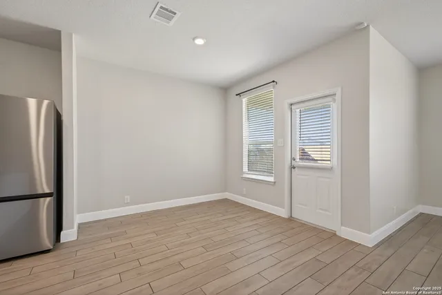 $2,050 | 402 Singing Brook, Cibolo, TX 78108