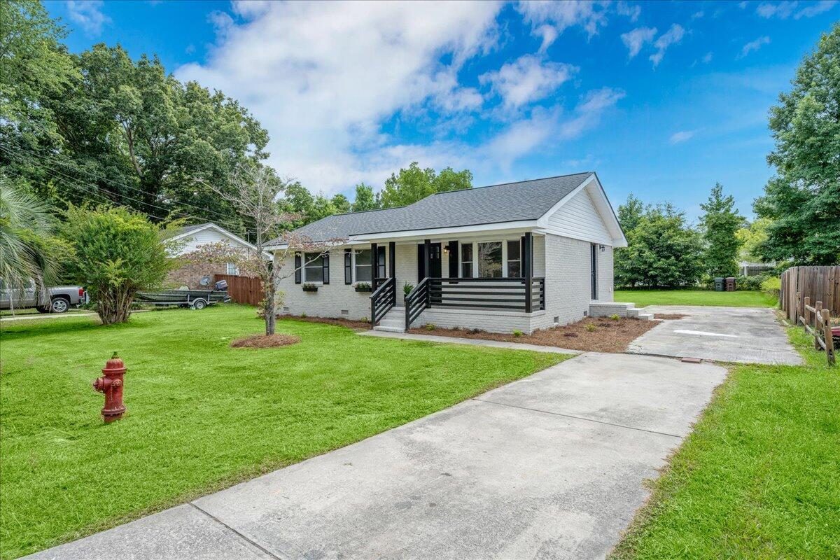 186 Monitor Circle Moncks Corner, SC 29461 - Photo 18 of 19 02-Sara Barclay Photography LLC-16