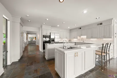 $1,225,000 | 8792 West Fairway Drive, Baton Rouge, LA 70809