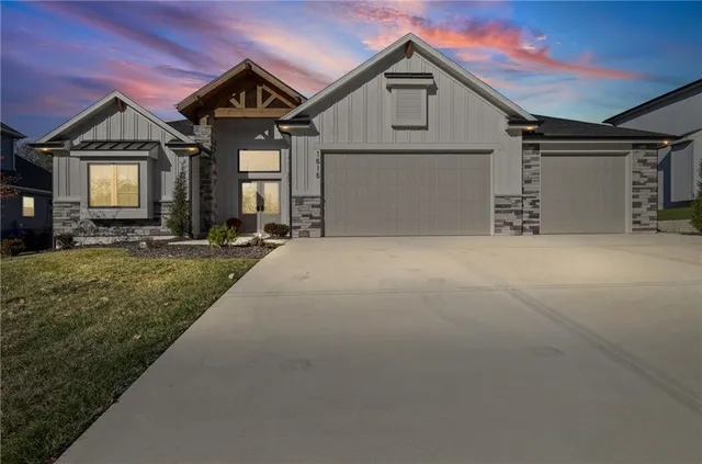 $774,900 | 1616 Southwest 27th Street, Lee's Summit, MO 64082