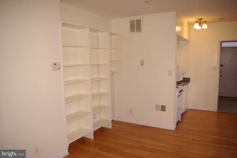 401 E Street Northeast Washington, DC 20002 - Photo 3 of 30 1st flr 1BR unit living area w HWF and BI bkcases
