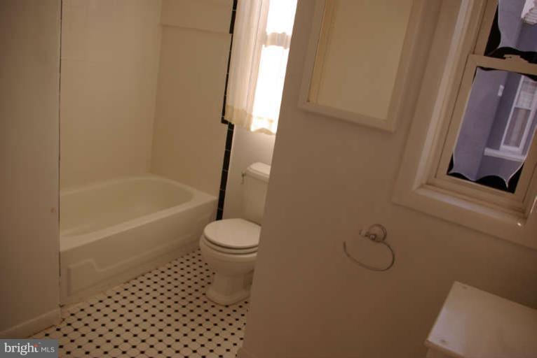 401 E Street Northeast Washington, DC 20002 - Photo 23 of 30 Upstairs unit spacious and bright full bath