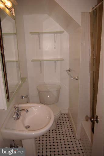 401 E Street Northeast Washington, DC 20002 - Photo 8 of 30 1st flr 1BR unit full bath