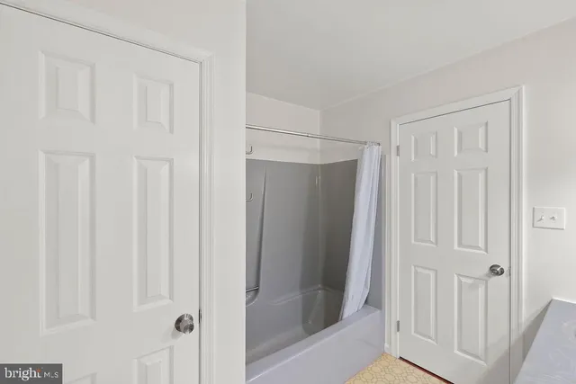 a view of entryway and hall