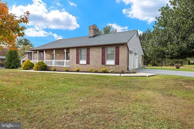 a view of a house with a yard and garage