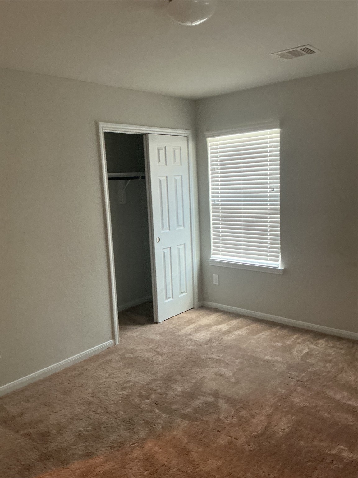 15318 Laceleaf Trail Houston, TX 77044 - Photo 7 of 12 an empty room with windows