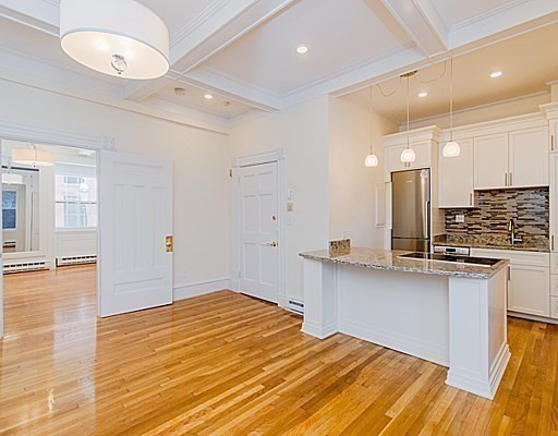 9 Temple Street, Unit 1 Boston, MA 02114 - Photo 4 of 38