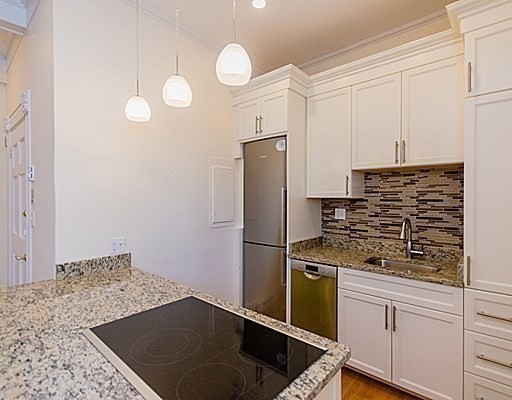 9 Temple Street, Unit 1 Boston, MA 02114 - Photo 10 of 38