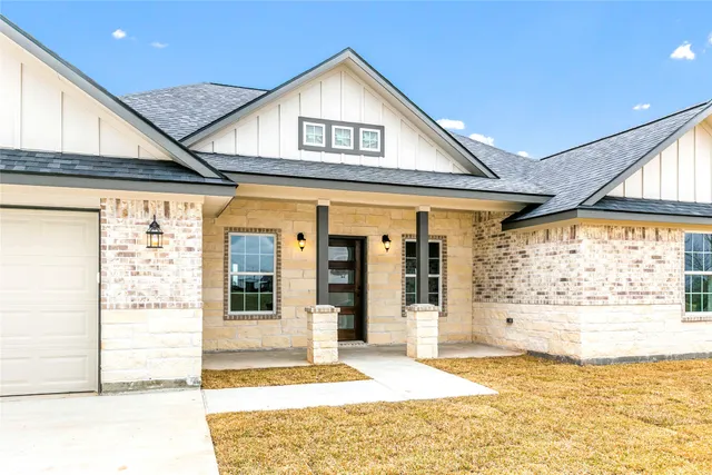 $429,900 | 537 Chuckwagon Trail, Angleton, TX 77515